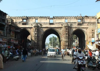 Teen Darwaza triphills.com