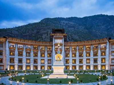 Cozy Cafés & Boutique Resorts